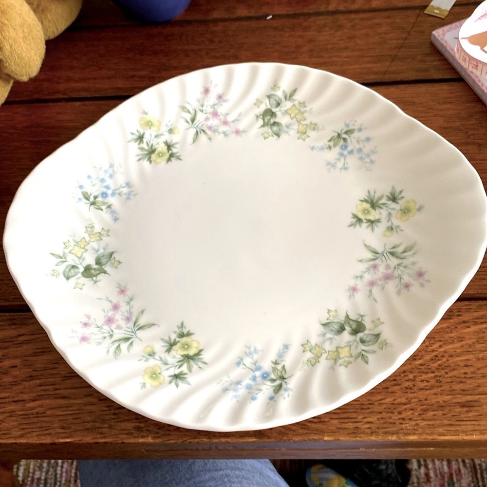MINTON "SPRING VALLEY" Bone China Cake Plate.   Perfect for your holiday table